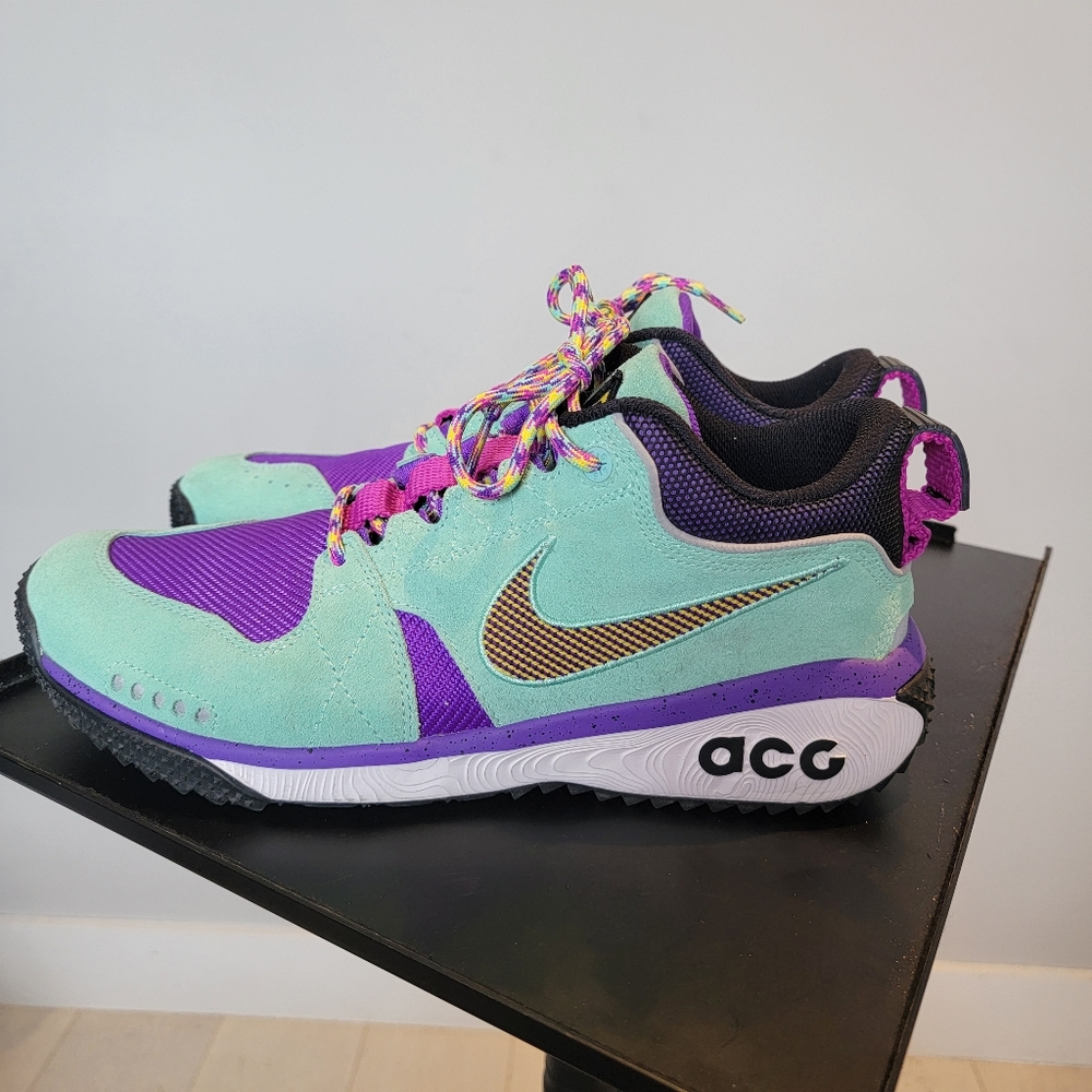 Nike ACG size 11 RARE- Mountain Dog Emerald Rise